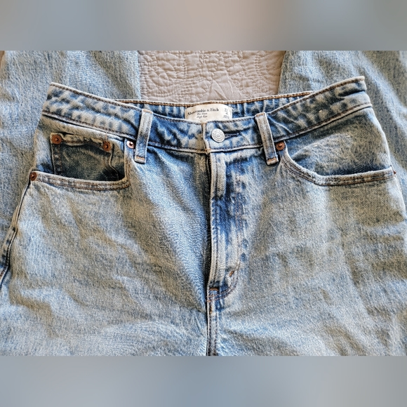 Abercrombie & Fitch Plus Curve Love High Rise Jeans, Size 2 - Picture 3 of 7